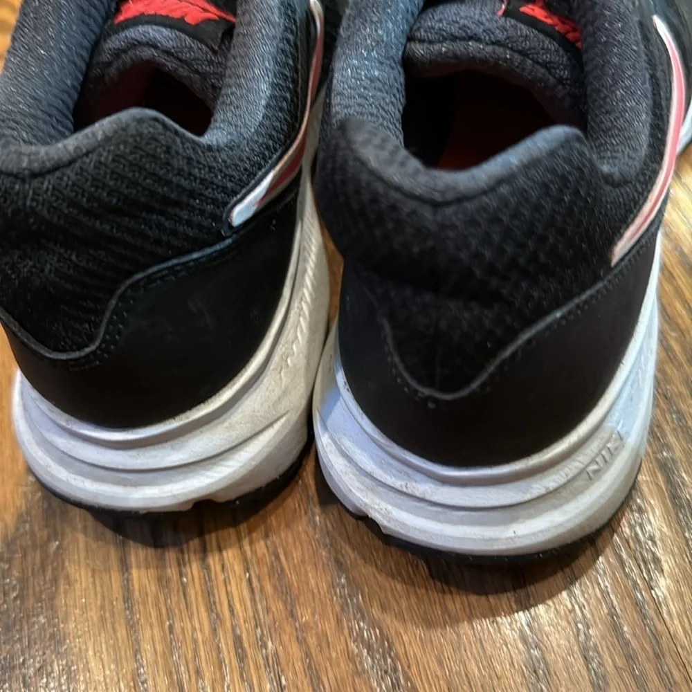 Nike Kids Downshifter Running shoes size 5 EUC